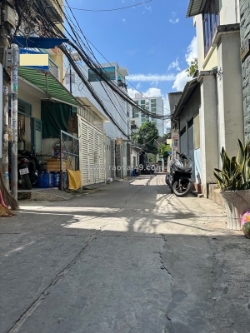 Cần bán lô đất thổ cư 0m2 (6x30) nguyễn thị thập quận 7, xây mới tự do, có sẵn nhà cấp 4