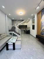 Chỉ hơn 4 tỷ - nhà đẹp ở ngay 40m2 - 2 tầng - ngay chợ tân trụ - tân bình