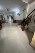 Chính chủ cho thue nhà tại ngõ 649, đường lĩnh nam, hoàng mai dt 32m2x2.5 tầng