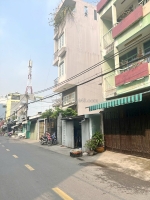 Cho thuê nhà 3 tầng nở hậu mặt tiền ngay chợ ba đình p10q8 6.9 tỷ