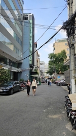 Mặt tiền cao ốc vip q4 

lê quốc hưng giao hoàng diệu q4 

ngang 4.2 dài 26