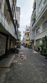 Mặt tiền  đường số mặt tiền đường p4 q4 

 
ngang 3,2 m, dài 11m, nở hậu 4,4m.