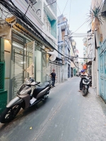 Sát mặt tiền hoàng diệu  q4

cách quận 1 có 100 m
diện tích sd 130 m2 có 5 tỷ