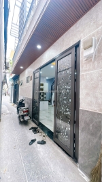 Sát mặt tiền q4 0.5 giây tới q7 có 1 phút tới q1,q2

nhà mới 3 tầng

 bề