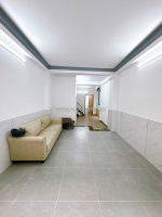 Sát mặt tiền q4
đường thông 1 trục 
ngang 3.5 dài 13 m 
có 4 tỷ