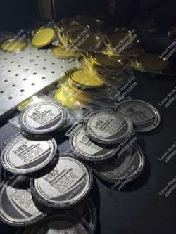 🏆 khắc laser huy chương – giá rẻ tại laser nam việt