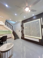 Bán gấp nhà khương trung thanh xuân,32mx5t,ngõ thông,lô góc,nhà mới ở luôn.