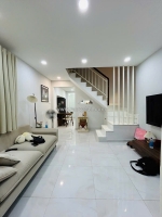 Bán nhà đẹp ngay mặt tiền xe hơi 🚗cạnh lotte mart q7 
ngang 3.6 dài 10.5 - 2