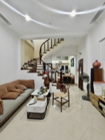 Bán nhà hoàng quốc việt, cầu giấy - full nội thất, ô tô đỗ cổng - 38m2 x 5t, 7.4 tỷ