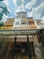 Bán nhà lạc long quân 90m x 5 tầng ô tô vào nhà thoáng trước sau giá