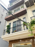 Bán nhà: ngọc hồi, 40m2, 5 tầng,tô đỗ cửa, lô góc, vị trí đẹp. cách bx nước