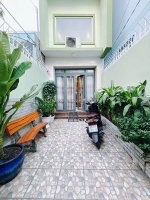 Cạnh mặt tiền vĩnh hội thông tôn đản q 4
diện tích đất 60 m2  
có 83 triệu m2