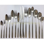 Dao muỗng nĩa bàn ăn