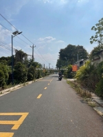 Mặt nhựa phú giáo binh dương ,cần ra gấp giá tốt 
dt 250 m2 -100m2 thổ cư