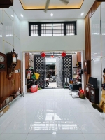 Mặt tiền q4 
ngang 4 dài 8 
3 tấm 
có 5 tỷ