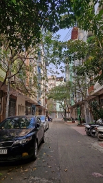 Nguyễn văn lộc- lô góc nhiều cây xanh- vỉa hè - ô tô tránh - kinh doanh / văn