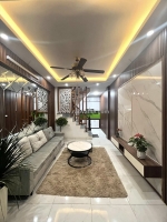 Nhà đẹp phân lô oto con đỗ rất gần - full nội thất - tiện ích ngập tràn - an