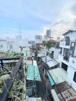 Sát mặt tiền cách có 30 m

huỳnh tấn phát q7

ngang 5.5 m diện tích đất 49