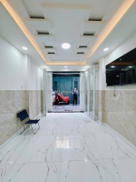 Sát mặt tiền calmet q4  cách q1 có 100 m
nhà mới đúc 6 tấm sổ hồng 
có 5 tỷ