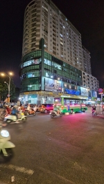 Sát mặt tiền  hoàng diệu q4 
ngang 3.12 x 9 
đúc mới 4 tấm có 4 tỷ