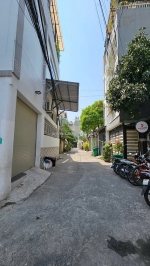 Sát mặt tiền thông 1 trục 
diện tích 73 m2  nhà mới bê tông  q4
ngang 4.5 dài