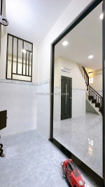 Sát mặt tiền trung tâm q4 
diện tích đất  21 m2  đúc bê tông 
có 2 tỷ