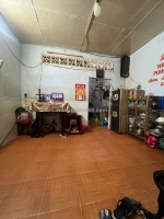 Sát mặt  tiền trung tâm q4 
ngang 4.2 x 10.3 
có 3 tỷ