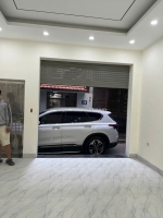 Tôi có nhà cần bán nhà 5 tầng thang máy ở cầu đơ ô tô qua cửa nhà