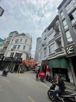 Ba đình ,oto tránh ,kinh doanh tốt,gần sân quần ngựa,phố liễu giai,2 thoáng