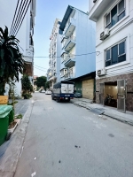 Bán nhà 7 tầng thang máy – gara ô tô – full nội thất nhập khẩu – gần công viên