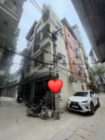 Bán nhà đẹp 55m2 5tầng mặt tiền 4.5m .3 tỷ ngõ ôtô phố phạm văn đồng bắc từ