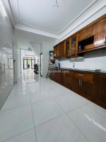 Bán nhà ngõ thông oto vào nhà tại lĩnh nam