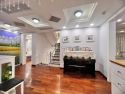 Bán nhà ngọc hà ô tô 120m view hồ, lô góc, 5 tầng mặt tiền 6.5m