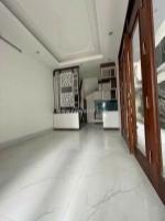 Cần bán nhà mới nguyễn văn cừ, có sân để xe, nhà thoáng, tiện ích đa dạng.