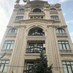 Cho thuê tầng 1-3 ngõ tràng tiền, mt 8m, có thang máy,