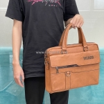 Có ai còn xách balo đi làm không? đã đến lúc lên đời “cặp da công sở” rồi đấy!
