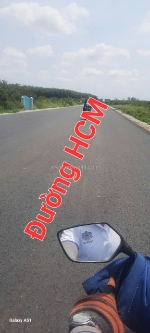 Đất nằm giữa 2kcn bầu bàng và cây trường