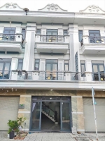 Gia đình tôi sang mỹ định cư nên cần bán gấp căn nhà phố kinh doanh hay cho