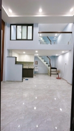 Nhà đẹp ngang 4.5 nở ngang 5m dài 6m
đúc bê tông sổ hồng có 3 tỷ 
trung tâm q4