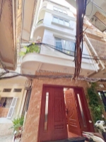 Phố ngã tư sở diện tích 42 m, 5 tầng, 8 phòng ngủ, ngõ trước nhà 4 m, cách ô tô