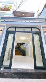 Sát mặt tiền  đưởng vĩnh hội  q4 

ngang 3.45 dài 12.05  đúc 2 tấm có 4 tỷ