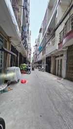 Sát mặt tiền hoàng diệu q4
dtsd 65 m2 đúc bê tông 
dưới 4 tỷ trung tâm q4