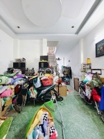 Sát mặt tiền q4 
ngang 3.5 dài 13 nở hậu 3.9 m
4 tấm có 59 triệu m sổ hồng