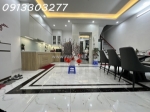 Ba bước ra phố - hộ khẩu hai bà - 1 căn độc lập - 5 tầng thang máy - ngõ thẳng