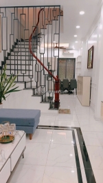 Bán nhà ngọc lâm, long biên, gần bến xe, trường học, chợ, nhà phân lô, ô tô