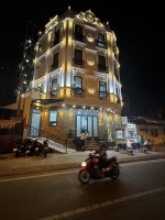 Bán tòa nhà 13 căn hộ dịch vụ cao cấp mặt tiền phạm văn đồng  4 tầng - ngang 9m