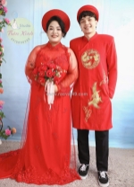 Hình ảnh cô dâu thướt tha trong tà áo dài vừa dịu dàng vừa kiêu sa luôn để lại ấn tượng khó quên.