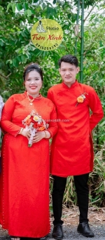 Màu đỏ nóng bỏng nổi bật cũng làm các nàng dâu rạng rỡ hơn trong ngày cưới của mình