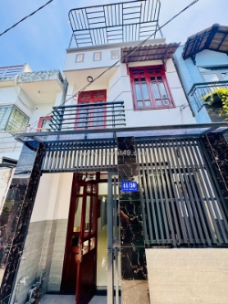 Nhà đẹp gần ngã tư ga lên gò vấp, hẻm xe hơi thông