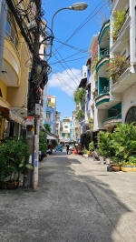 Nhà mặt tiền cách đường 

xe hơi 3 bước  trung tâm q4 

khánh hội  có 4 tỷ